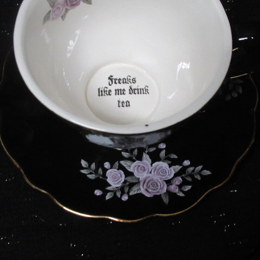 Elegant Skull Tea Set (Teapot, Cup and Saucer) - Picture 8 of 12